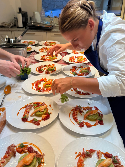 Vaisselle sélectionnée DEVOR — présentation soignée